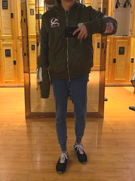 「SCOTCH & SODA（スコッチ アンド ソーダ）のアイテム（スニーカー）」を使った、侯知远さん（メンズ・171cm）の秋コーディネート