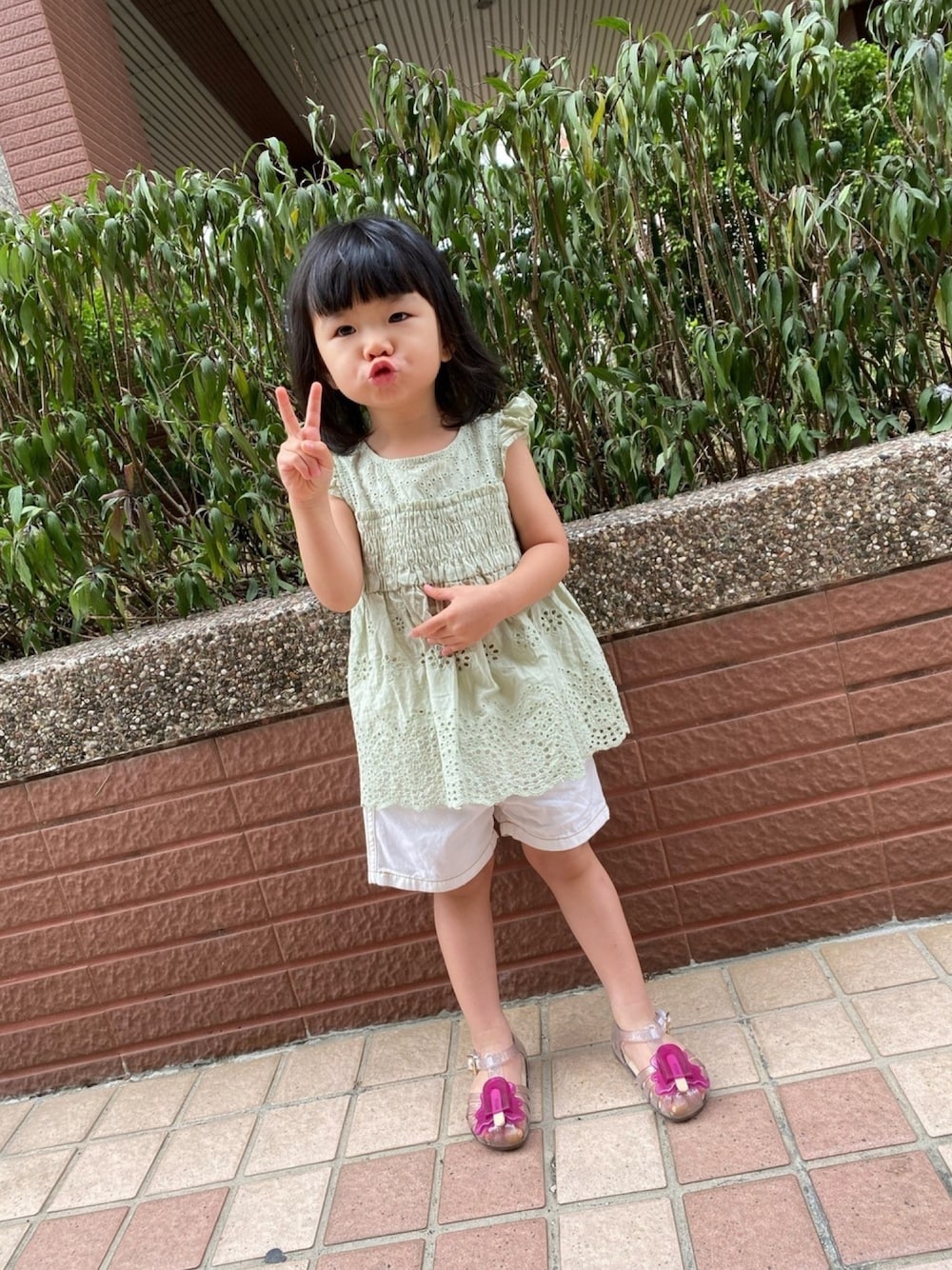 「petit mainのレースシャーリング袖フリルチュニック（チュニック、グリーン系）」を使った、ameeechiuさん（レディース・158cm）の春コーディネートの1枚目の写真