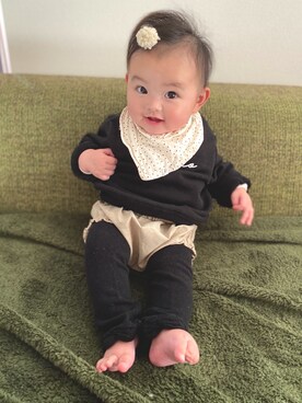 「H&M（エイチ・アンド・エム）のアイテム（スタイ/よだれかけ、ベージュ系）」を使った、momomikanumeさん（キッズ・80cm）の冬コーディネート