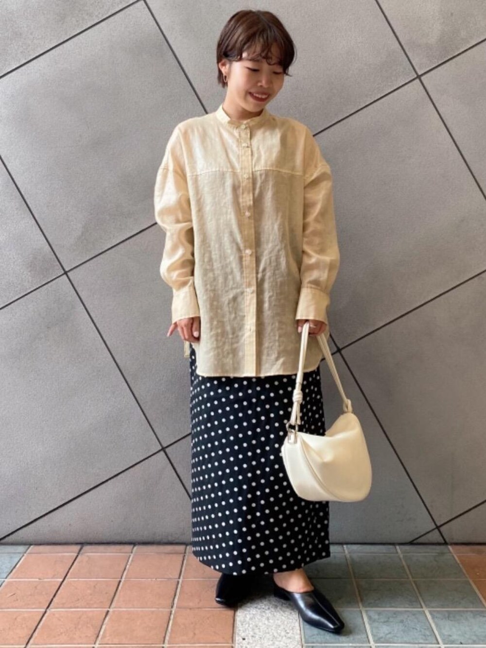 「スカート、シューズ、フェミニン、シャツ/ブラウス、👟バッグ、□骨格ストレート」｜「green label relaxingの＜Et/clo(エックロ)＞ クロワッサン 3WAY ショルダー ハンド バッグ（ショルダーバッグ、ホワイト系）」を使った、tokioka_hさん（レディース・150cm）の夏コーディネートの1枚目の写真