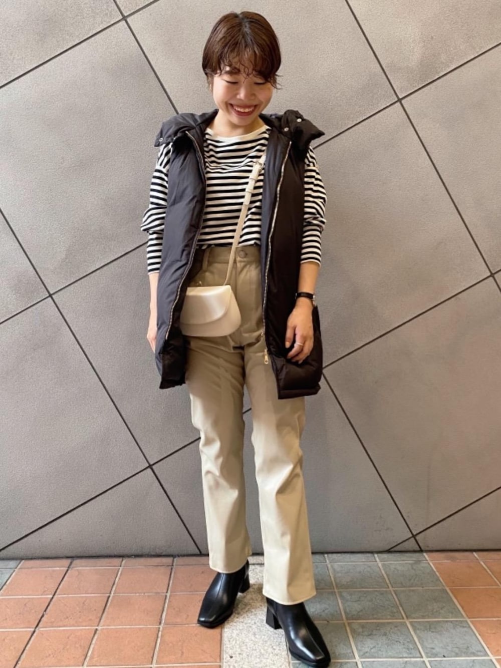 「シューズ、Tシャツ/カットソー、ぱんつ、■1_OF MINE、□骨格ストレート」｜「green label relaxingの【本田翼さん着用】カタログWISH LIST秋＜Oggi＞スクエア ショートブーツ-撥水-（ブーツ、ブラック系）」を使った、tokioka_hさん（レディース・150cm）の秋コーディネートの1枚目の写真