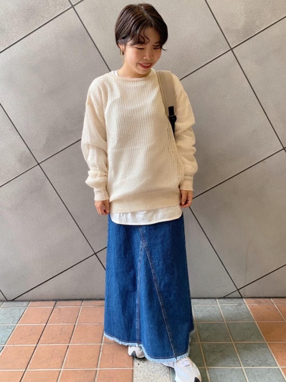 「スニーカー、スカート、Tシャツ/カットソー、👟バッグ、ニット/セーター、□骨格ストレート」｜「NEW BALANCEの<New Balance (ニューバランス)>MS327 SLD スニーカー（スニーカー、グレー系）」を使った、tokioka_hさん（レディース・150cm）の秋コーディネートの1枚目の写真