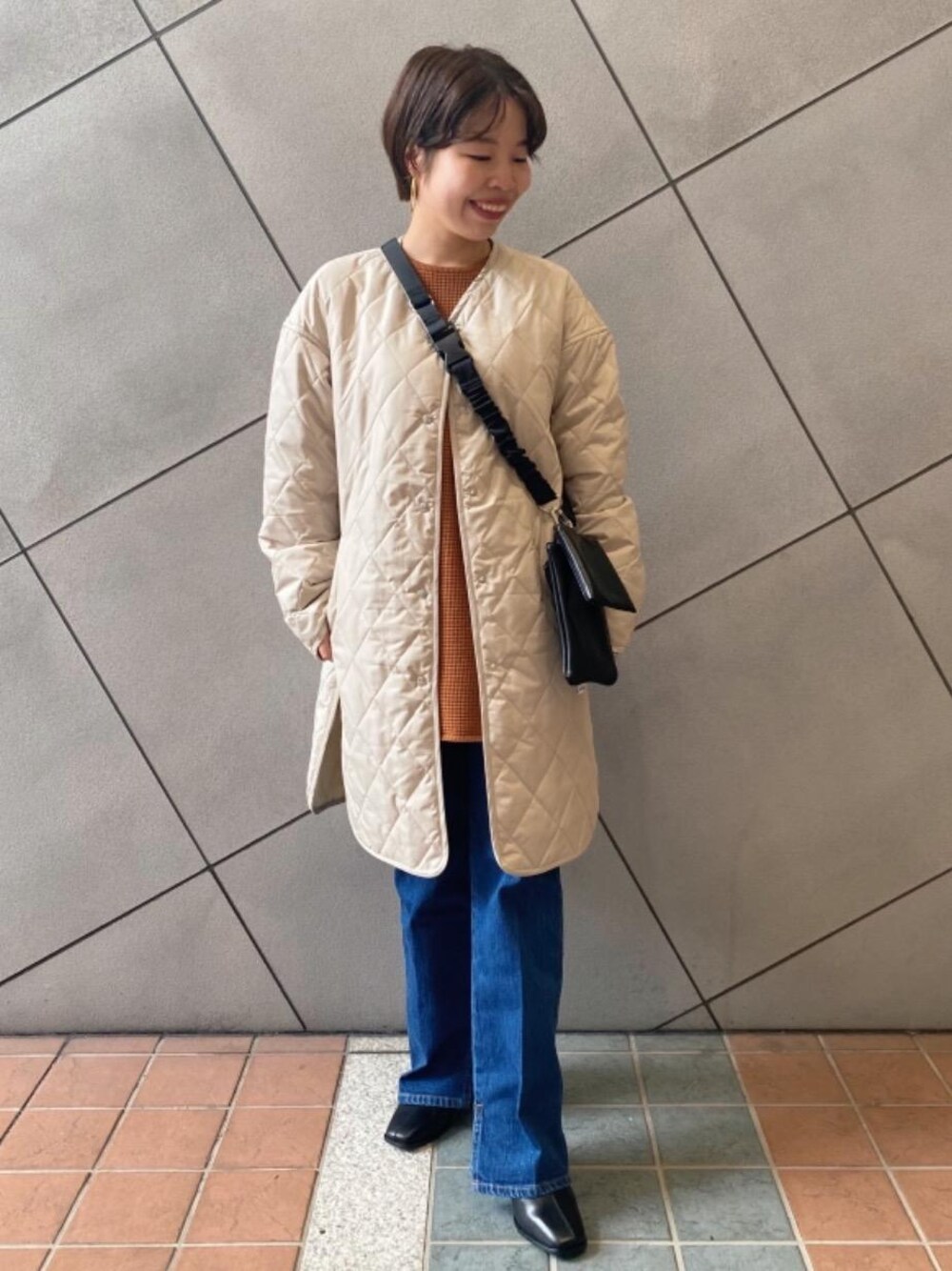 「シューズ、デニムパンツ、Tシャツ/カットソー、👟バッグ、□骨格ストレート、■BRACTMENT」｜「green label relaxingの【本田翼さん着用】カタログWISH LIST秋＜Oggi＞スクエア ショートブーツ-撥水-（ブーツ、ブラック系）」を使った、tokioka_hさん（レディース・150cm）の秋コーディネートの1枚目の写真