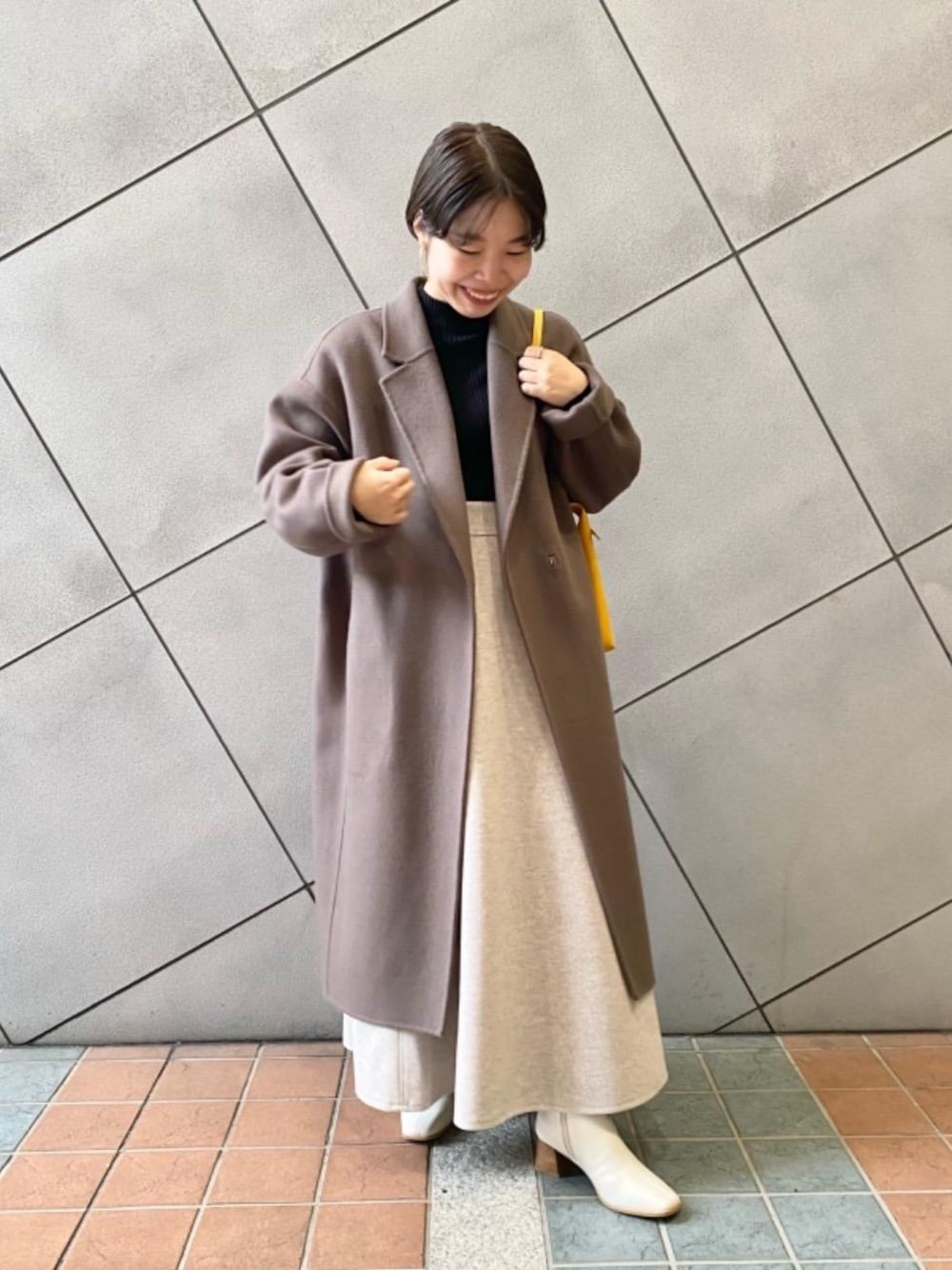 「スカート、シューズ、フェミニン、👟バッグ、ニット/セーター、□骨格ストレート、あうたー」｜「green label relaxingの【本田翼さん着用】＜Oggi×green label relaxing＞[7days]スクエア ショートブーツ(5.5cmヒール) -撥水-（ブーツ、ホワイト系）」を使った、tokioka_hさん（レディース・150cm）の秋コーディネートの1枚目の写真