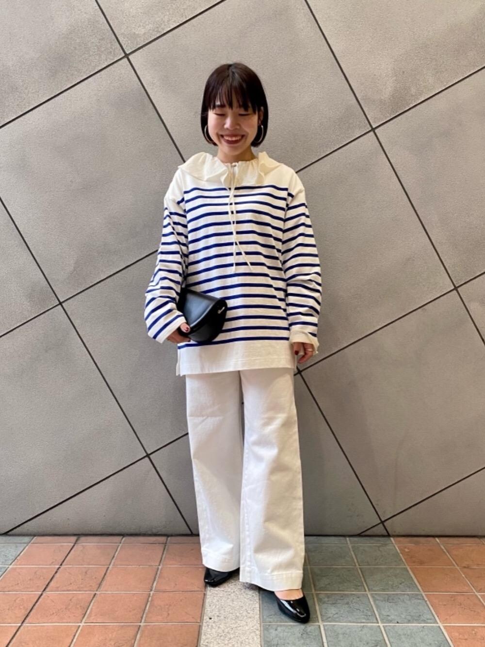 「シューズ、デニムパンツ、シャツ/ブラウス、Tシャツ/カットソー、👟バッグ、ベーシック/トラッド、□骨格ストレート」｜「green label relaxingのパネル ボーダー バスク ロングスリーブ プルオーバー カットソー（Tシャツ/カットソー、ブルー系）」を使った、tokioka_hさん（レディース・150cm）の冬コーディネートの1枚目の写真