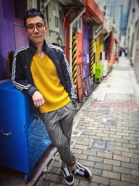 Lai Chi Kee is wearing adidas "キルトジャケット QUILTED 3 STRIPES JACKET"
