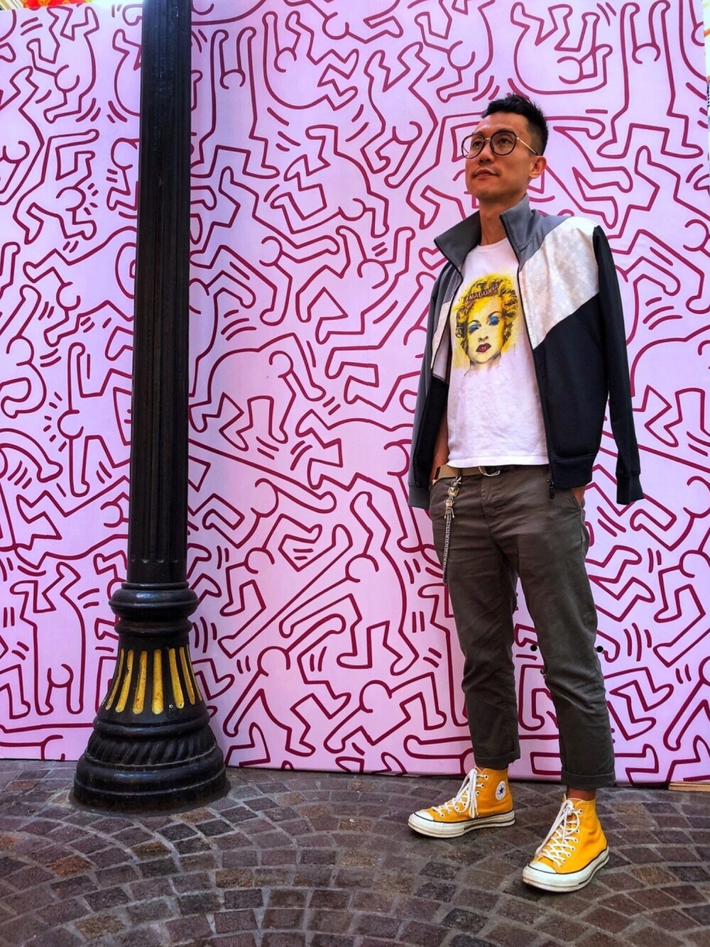 「春、street、converse、hk、おしゃれさんと繋がりたい、UNIQLO」｜「NIKEのNike - ボンバージャケット - men - ポリエステル - S（スタジャン、ホワイト系）」を使った、Lai Chi Keeさん（メンズ・175cm）の春コーディネートの1枚目の写真