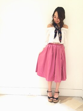 SAKIさんの「カラータックギャザースカート」を使ったコーディネート