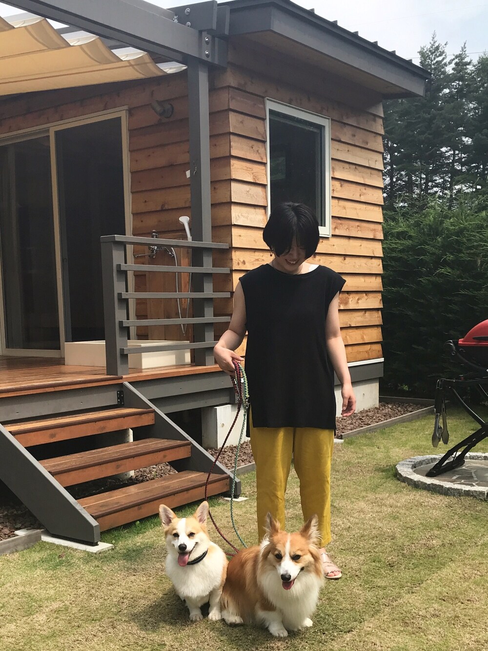 「GU、GUコーデ、リネンパンツ、カラーパンツ、クリアサンダル、パイソン柄、プチプラ、シンプルコーデ、ラフ、低身長」｜「GUのアイテム（パンツ、イエロー系）」を使った、kさん（レディース・153cm）の夏コーディネートの1枚目の写真
