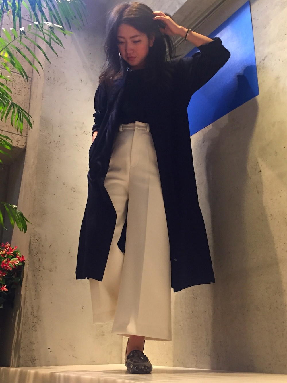 「B2nd、キレイめ」｜「ENSOR CIVETのアイテム（その他パンツ、ホワイト系）」を使った、Ito Tomomiさん（レディース・159cm）の冬コーディネートの1枚目の写真