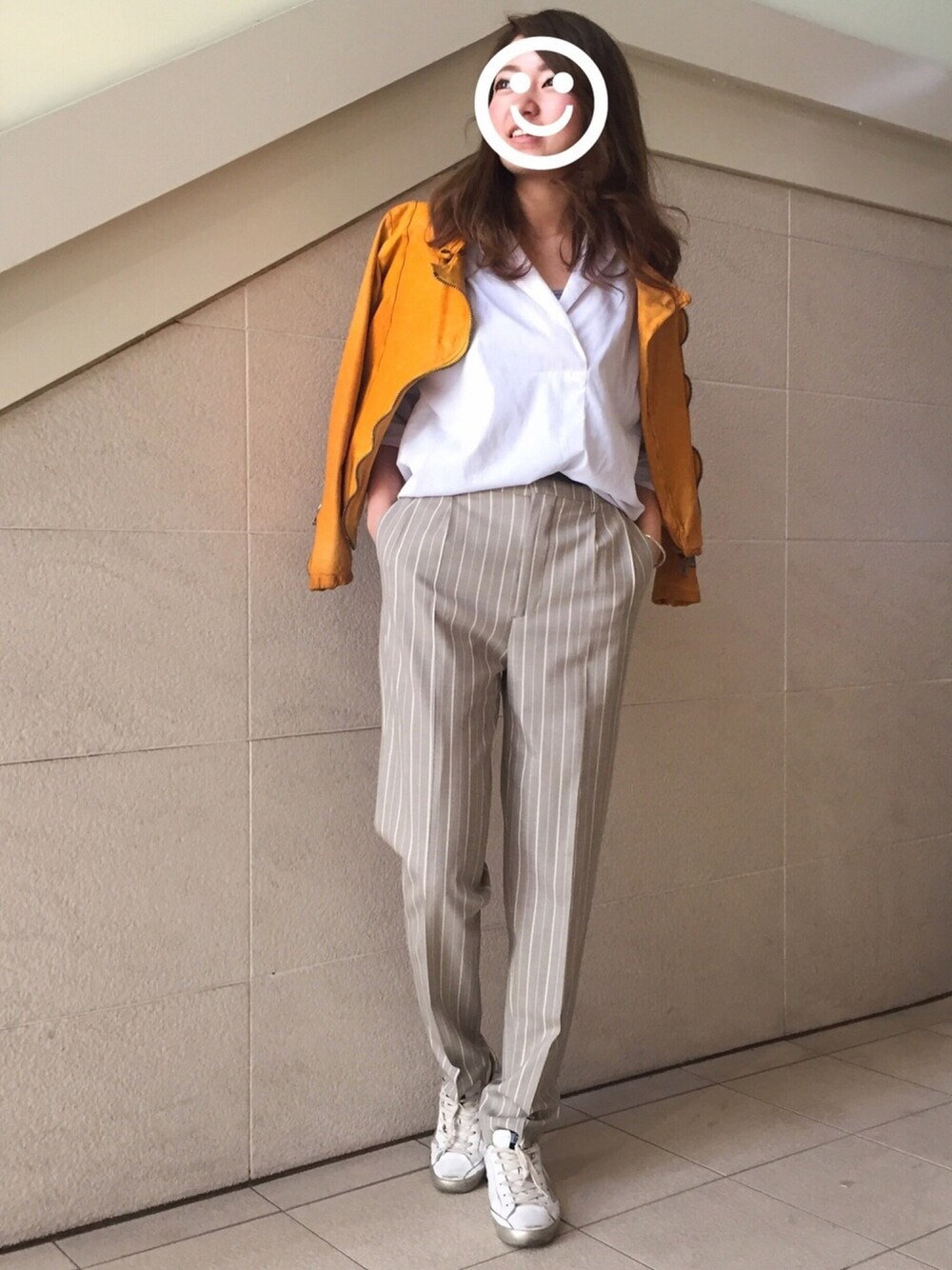 「GIORGIO BRATO、GOLDEN GOOSE、BERWICH、春コーデ、ライダース、B2nd、カラーアウター、キイロ、スニーカー」｜「BERWICHのアイテム（その他パンツ、ベージュ系）」を使った、Ito Tomomiさん（レディース・159cm）の春コーディネートの1枚目の写真