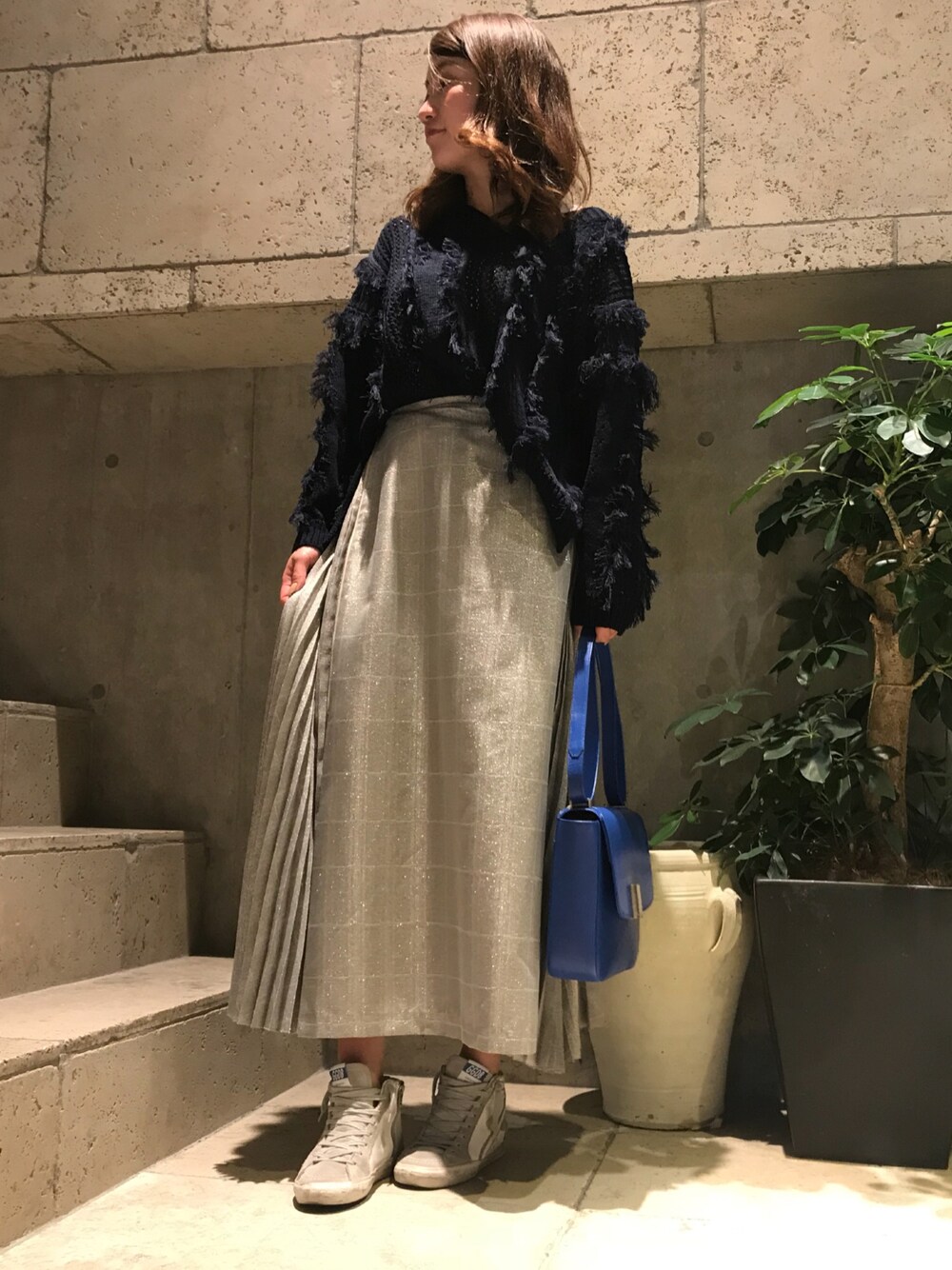 「RITO、GOLDEN GOOSE、プリーツスカート、B2nd、B2nd神南、スニーカー、春コーデ」｜「RITOのアイテム（スカート、シルバー系）」を使った、Ito Tomomiさん（レディース・160cm）の春コーディネートの1枚目の写真