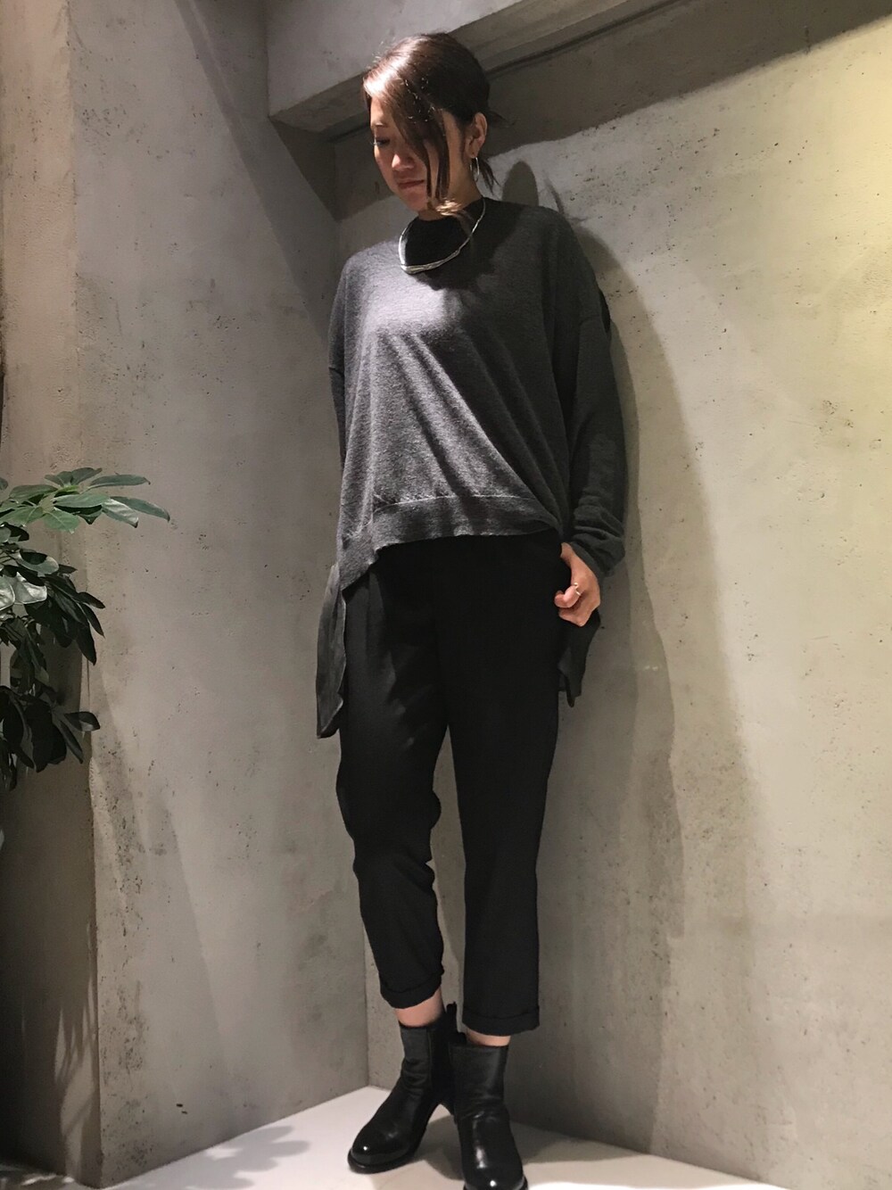 「umawang、marechal terre、OFFICINE CREATIVE、B2nd神南、B2nd、パンツスタイル、新作、ブラック、かっこいい」｜「MARECHAL TERREのMARECHAL TERRE (マルシャルテル) テンセルナイロンツイルパンツ（その他パンツ、ブラック系）」を使った、Ito Tomomiさん（レディース・160cm）の夏コーディネートの1枚目の写真
