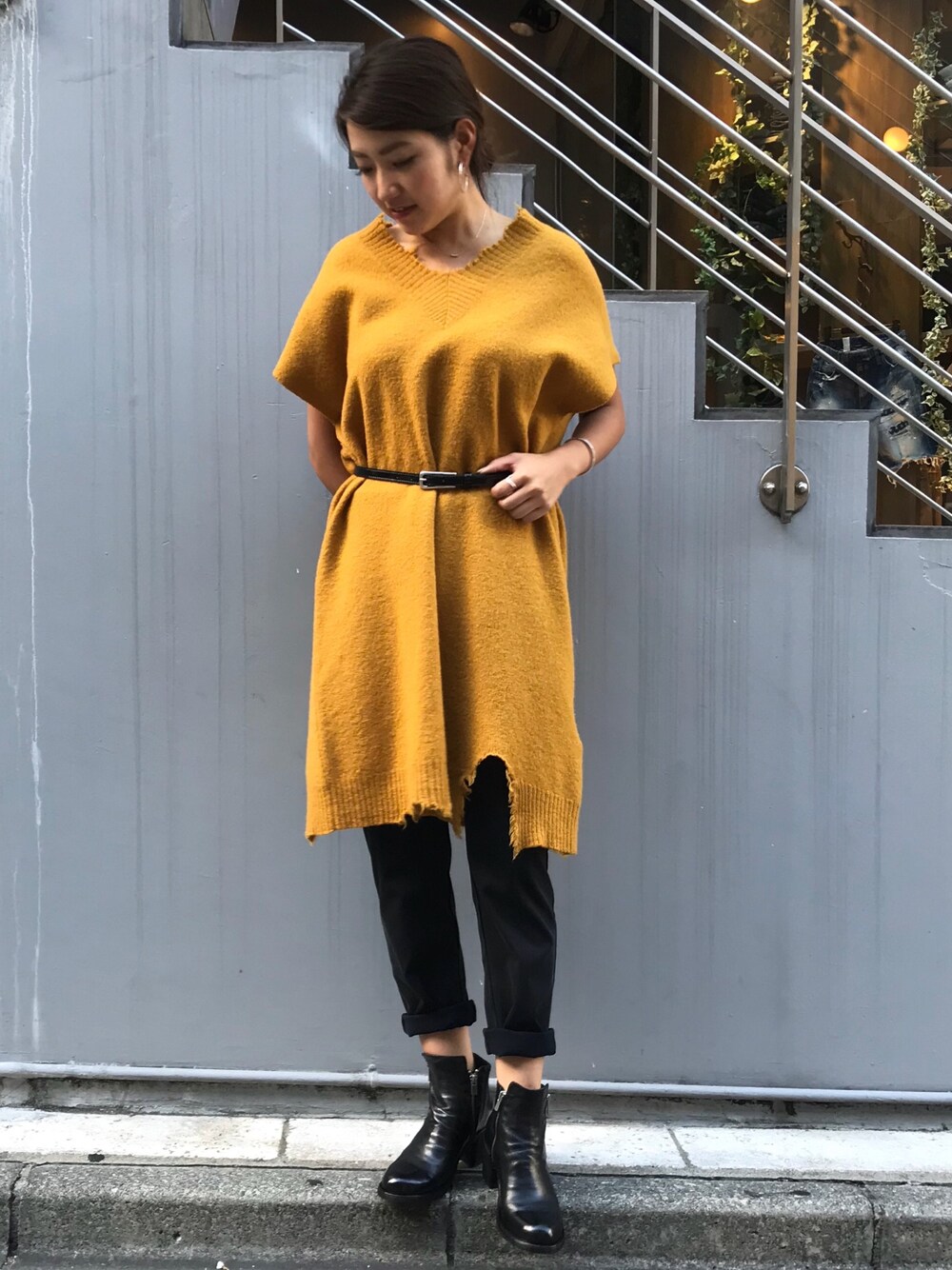 「EZUMI、droitbello、B2nd、bajra、別注、OFFICINE CREATIVE、B2nd神南、ワンピース」｜「DROIT BELLOのアイテム（ベルト、ブラック系）」を使った、Ito Tomomiさん（レディース・160cm）の夏コーディネートの1枚目の写真
