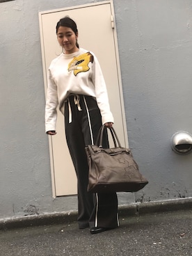 「B2nd」｜「アイテム（スウェット）」を使った、Ito Tomomiさん（レディース・160cm）の秋コーディネート