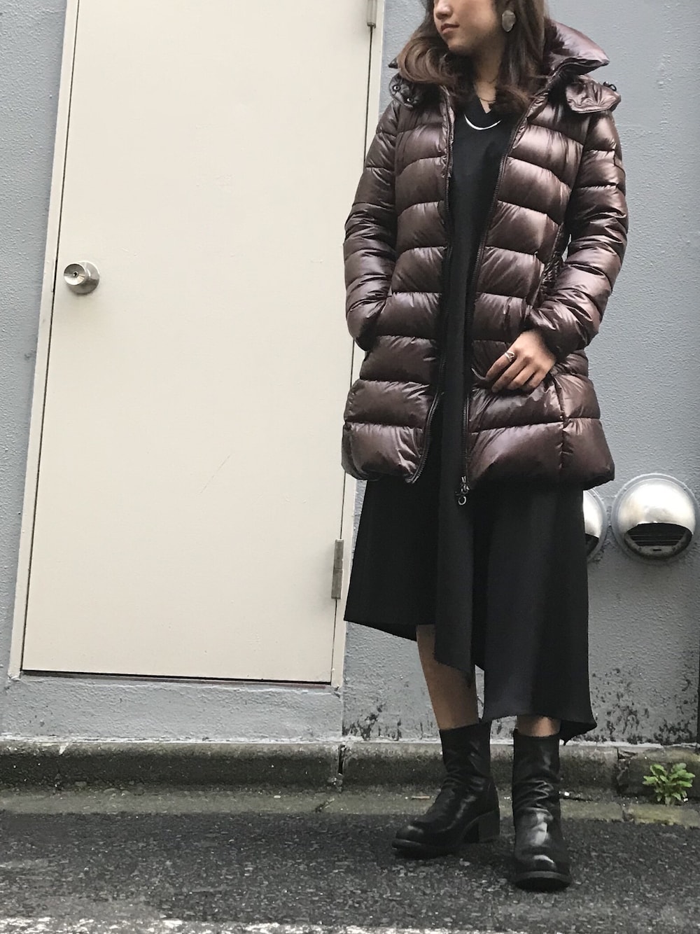 「ワンピース、ダウンジャケット、秋のコーデ、TATRAS、B2nd、OFFICINE CREATIVE、EZUMI、b2nd新宿」｜「TATRASのTATRAS（タトラス）BABILA（ダウンジャケット/コート、ブラウン系）」を使った、Ito Tomomiさん（レディース・160cm）の秋コーディネートの1枚目の写真