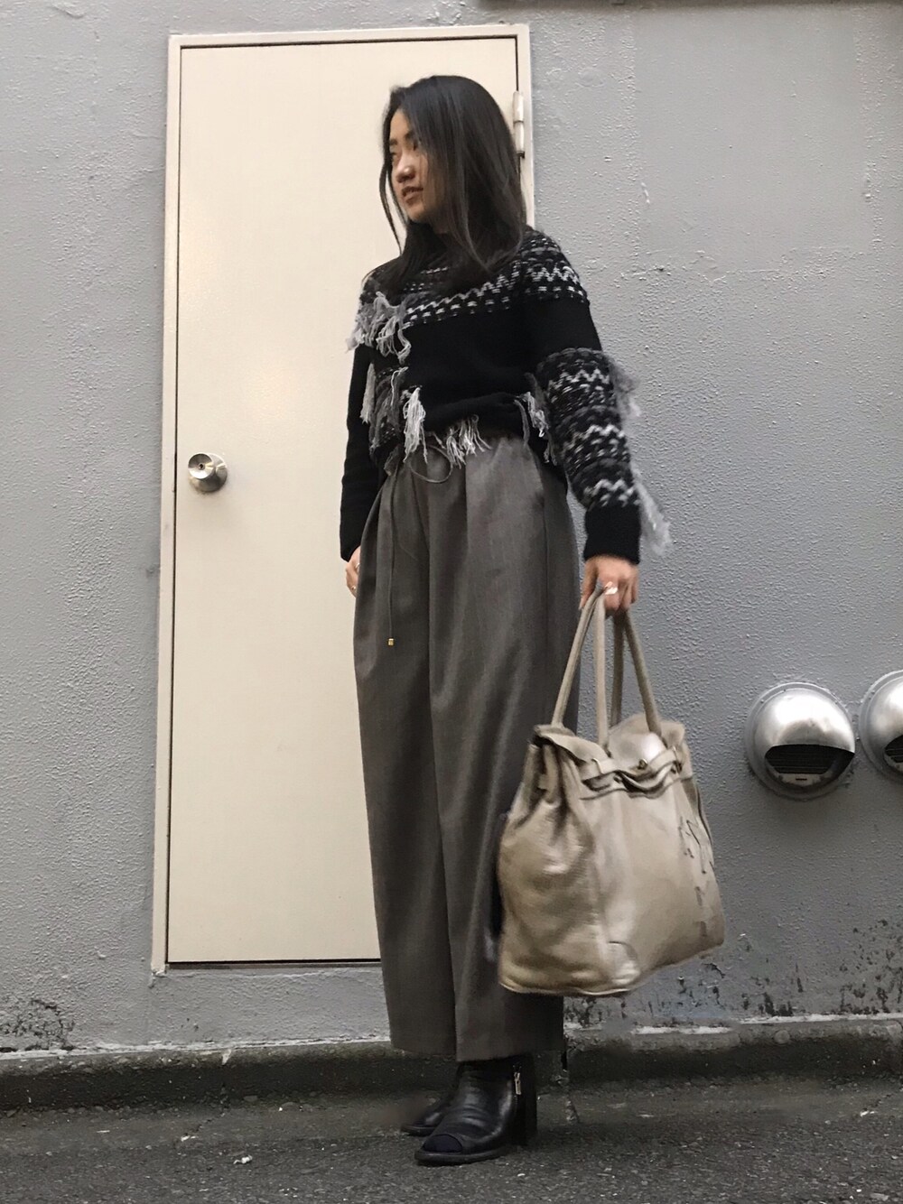 「ニット、秋のコーデ、別注、B2nd、mica&deal、CASHYAGE」｜「CASHYAGEのアイテム（ニット/セーター、ブラック系）」を使った、Ito Tomomiさん（レディース・160cm）の秋コーディネートの1枚目の写真