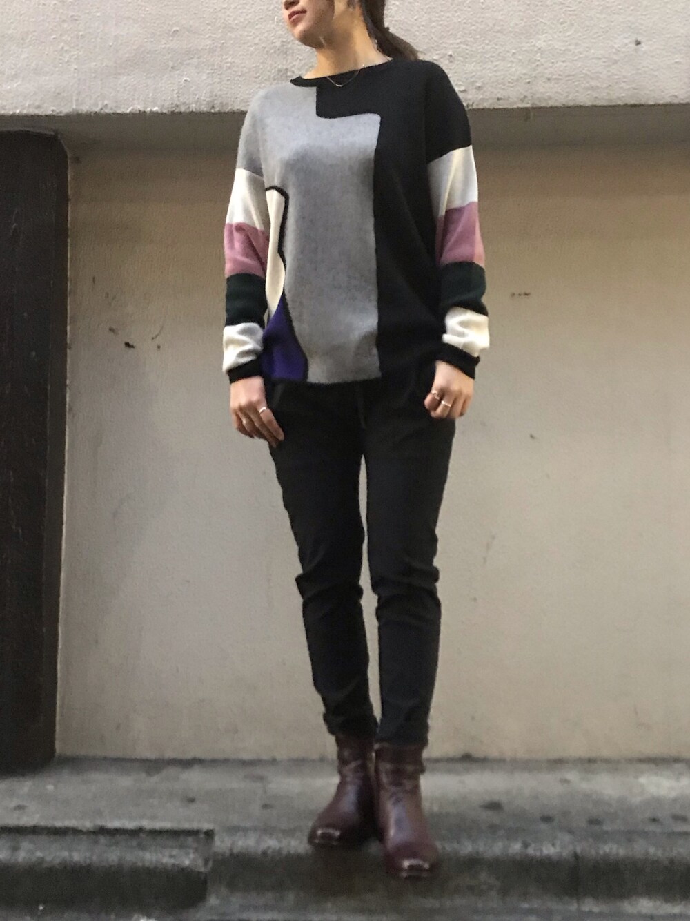 「ブーツ、B2nd、OFFICINE CREATIVE、秋冬、bajra、CASHYAGE、b2nd新宿」｜「CASHYAGEのアイテム（ニット/セーター、グレー系）」を使った、Ito Tomomiさん（レディース・160cm）の秋コーディネートの1枚目の写真
