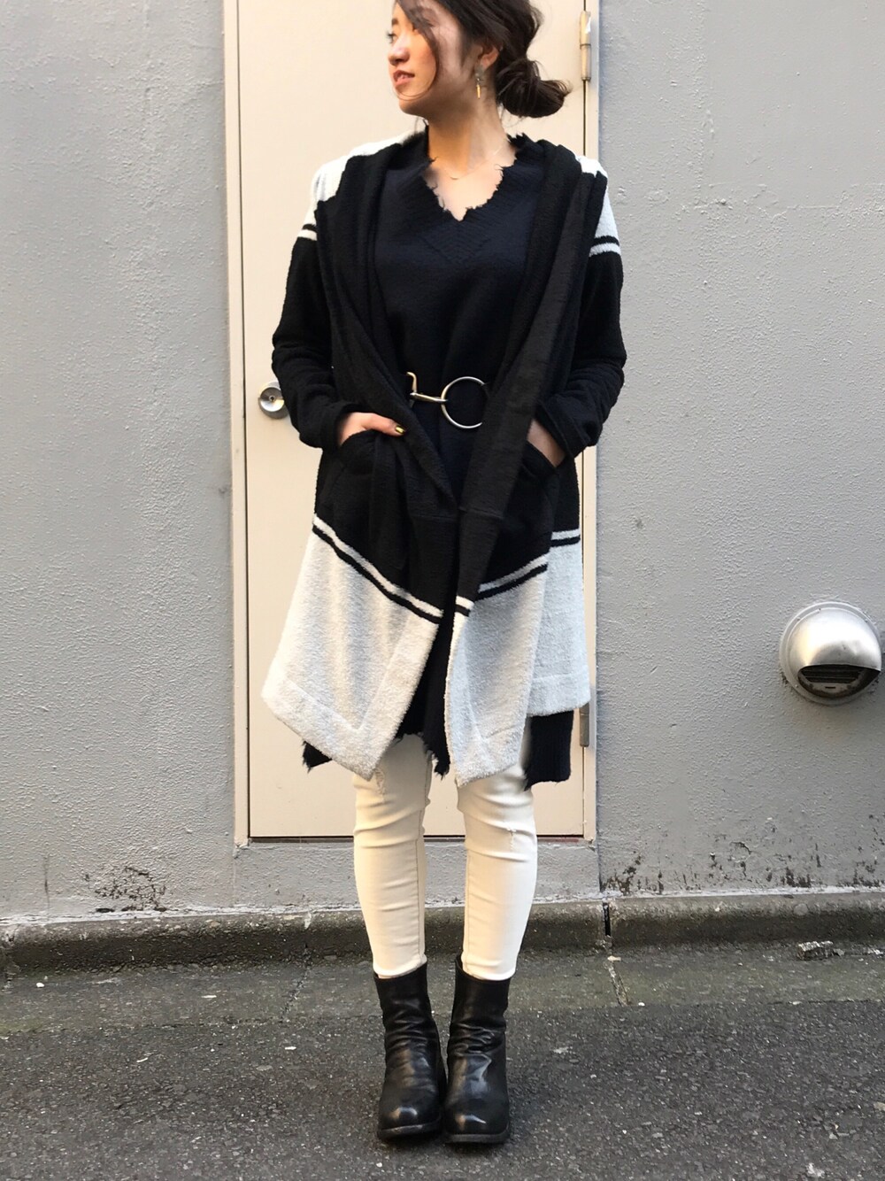 「yasutoshiezumi、surt、OFFICINE CREATIVE、bajra、B2nd、b2nd新宿」｜「surtのSURT（サート）ｺｯﾄﾝﾃﾞﾆﾑPT（その他パンツ、ホワイト系）」を使った、Ito Tomomiさん（レディース・160cm）の冬コーディネートの1枚目の写真