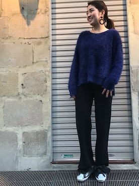 「フェザー」｜「アイテム（スニーカー）」を使った、Ito Tomomiさん（レディース・160cm）の冬コーディネート