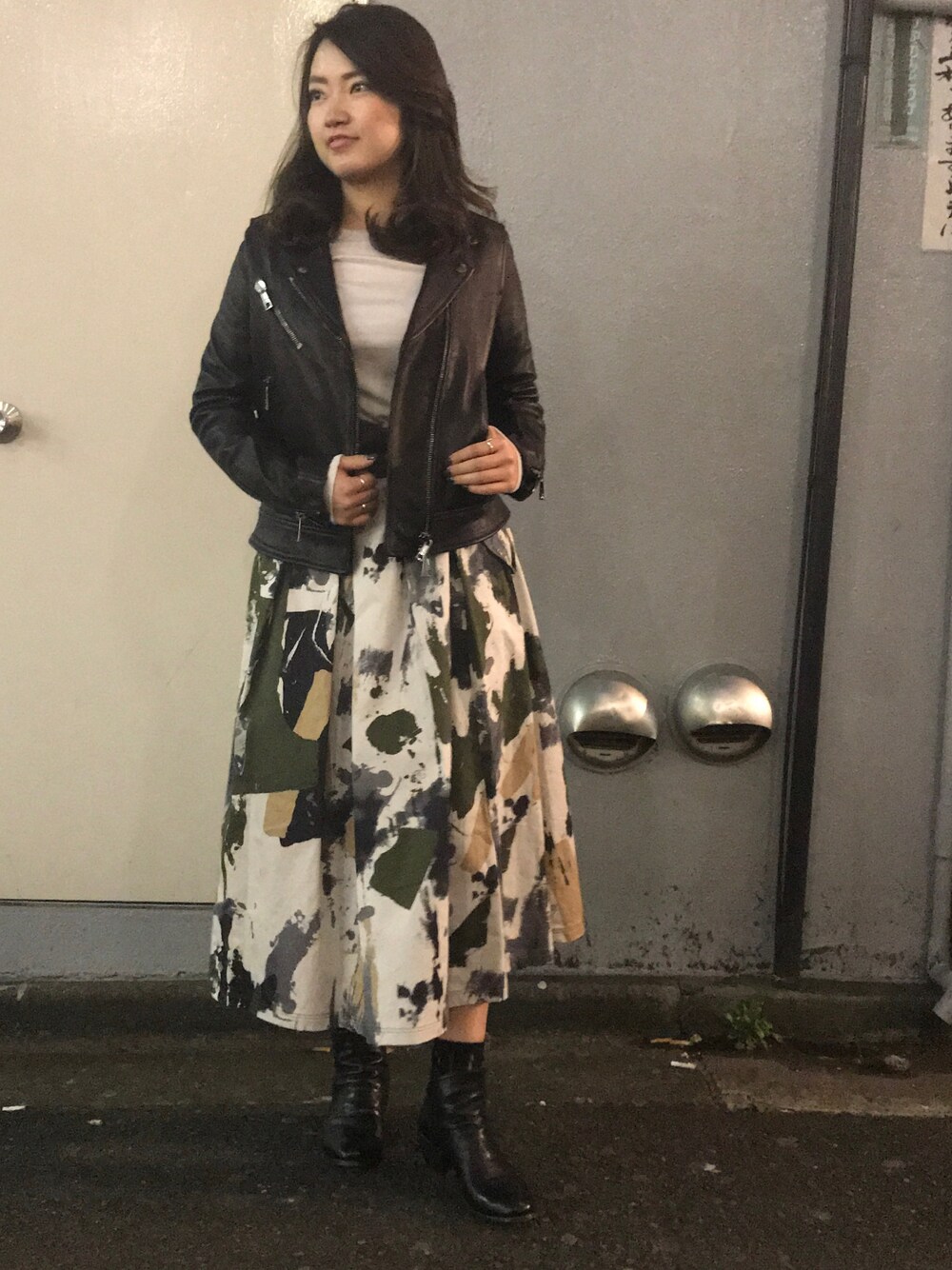 「droitbello、OFFICINE CREATIVE、GIORGIO BRATO、オトナカジュアル、冬コーデ、B2nd、b2nd新宿、スカート」｜「GIORGIO BRATOのアイテム（ライダースジャケット、ブラック系）」を使った、Ito Tomomiさん（レディース・160cm）の冬コーディネートの1枚目の写真