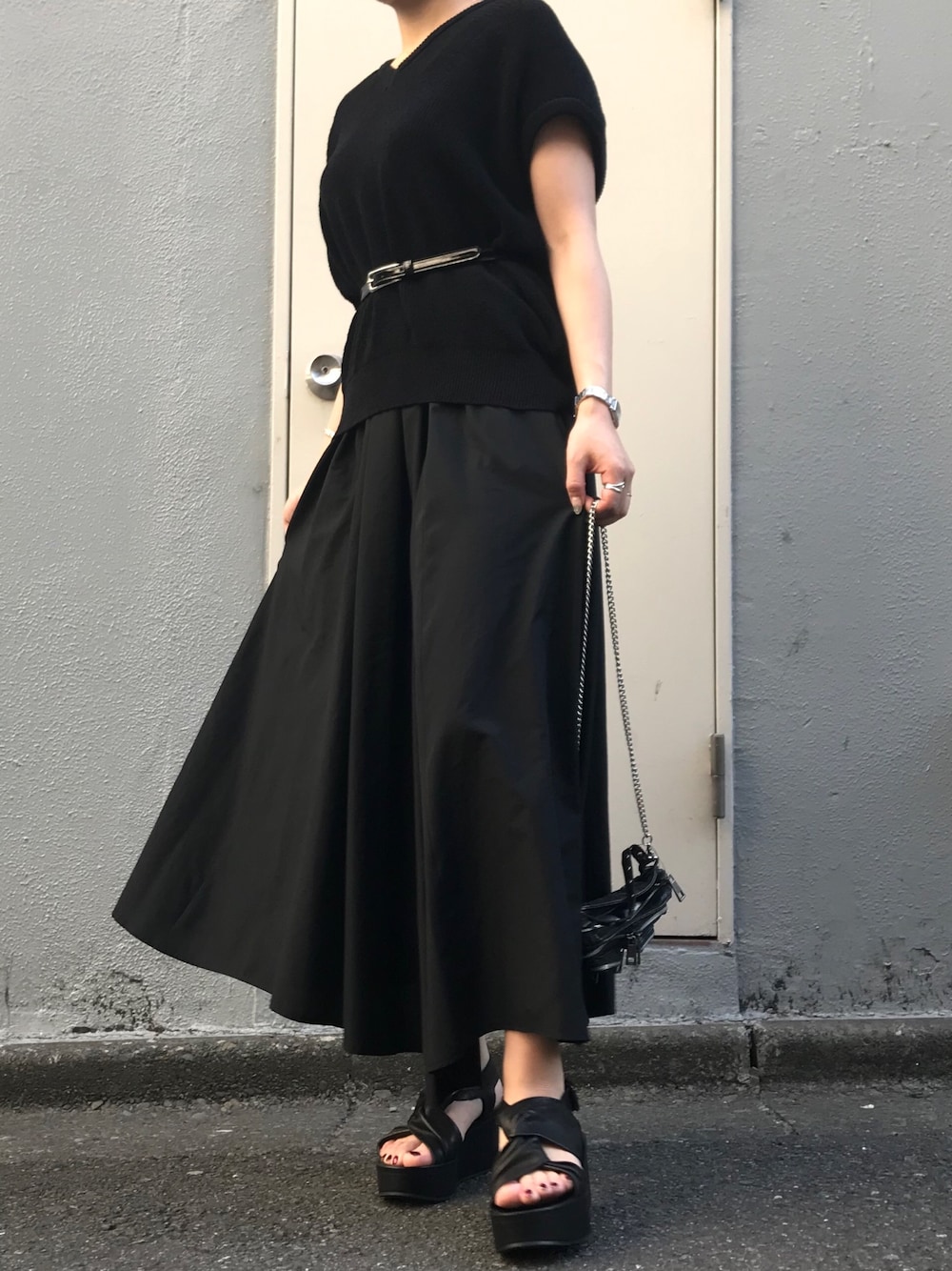 「フレアスカート、スカート、Munich、ラクチンコーデ、B2nd、LD TUTTLE、NUNOO」｜「DROIT BELLOのDROIT BELLO(ドロイトベロ)ｱｼﾝﾒﾄﾘｰｽｶｰﾄ／ASYMMETRY SKIRT（スカート、ブラック系）」を使った、Ito Tomomiさん（レディース・160cm）の春コーディネートの1枚目の写真