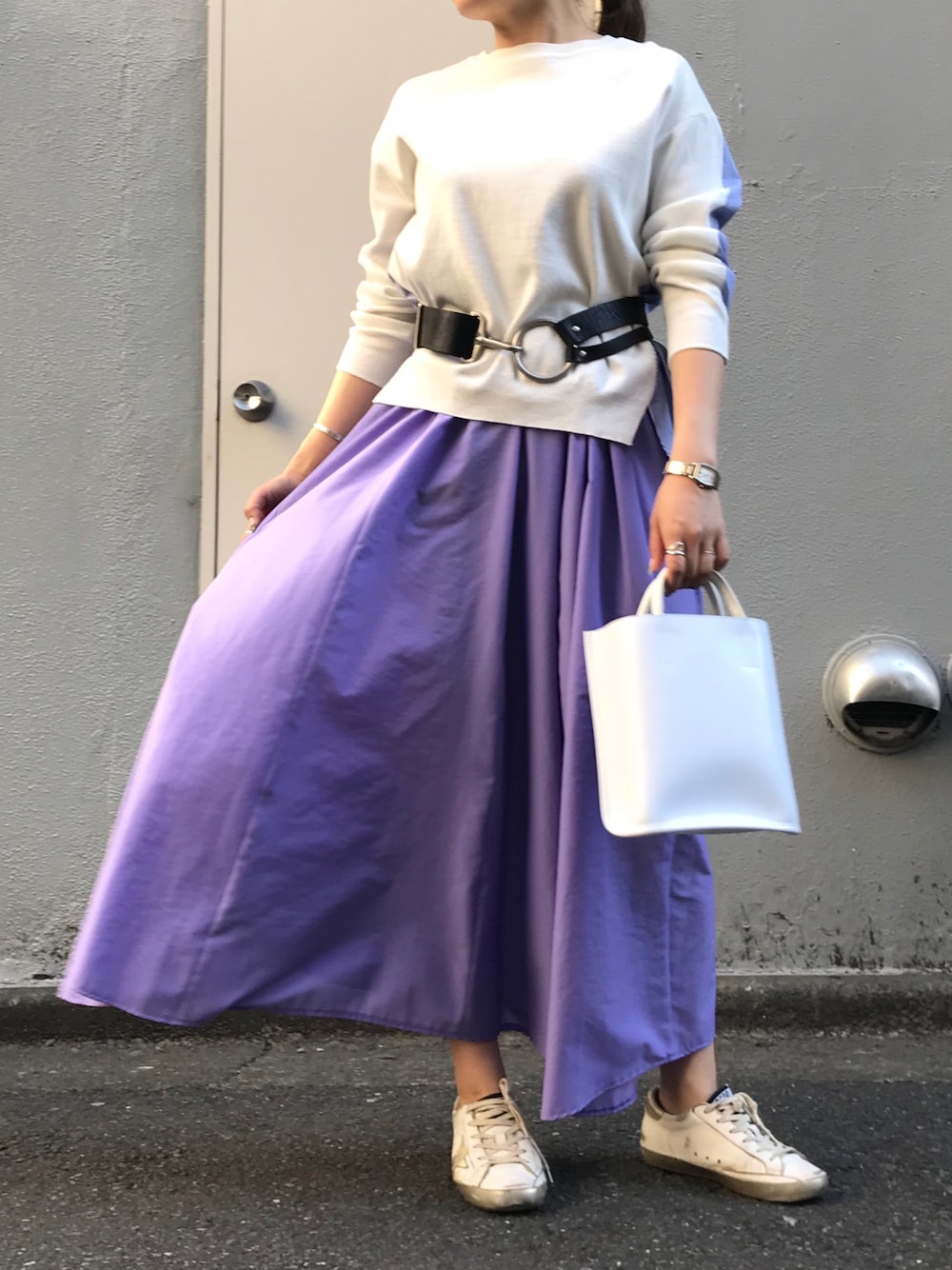 「フレアスカート、GOLDEN GOOSE、大人カジュアル、ラクチンコーデ、B2nd、TORRAZZO DONNA、droitbello、pieni」｜「GOLDEN GOOSEのアイテム（スニーカー、ホワイト系）」を使った、Ito Tomomiさん（レディース・160cm）の春コーディネートの1枚目の写真