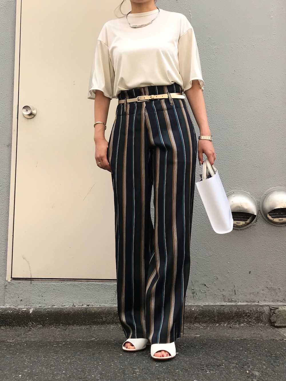 「シンプルコーデ、ストライプパンツ、rekisami、B2nd、今日のコーデ、b2nd新宿」｜「REKISAMIのアイテム（パンツ、その他）」を使った、Ito Tomomiさん（レディース・160cm）の春コーディネートの1枚目の写真