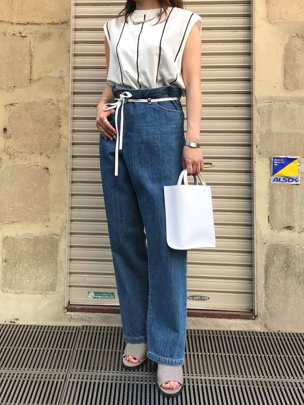 「ALYSI、EZUMI、pieni、B2nd、b2nd新宿、夏、デニムパンツ、今日のコーデ」｜「EZUMiのアイテム（デニムパンツ、ブルー系）」を使った、Ito Tomomiさん（レディース・160cm）の春コーディネートの1枚目の写真