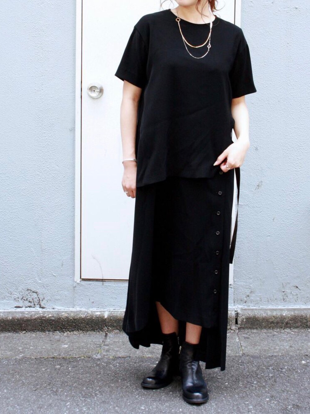 「EZUMI、OFFICINE CREATIVE、B2nd、b2nd新宿、別注、ワンピース、オトナカジュアル、綺麗めワンピース」｜「EZUMiのアイテム（ワンピース、ブラック系）」を使った、Ito Tomomiさん（レディース・160cm）の夏コーディネートの1枚目の写真