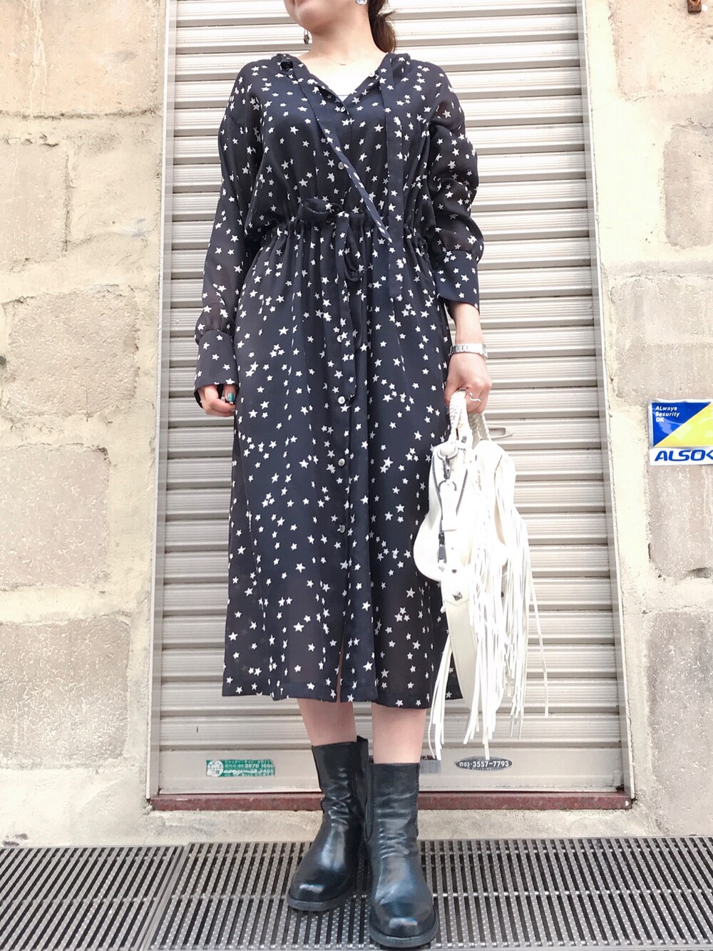 「ワンピース、Munich、B2nd、オトナカジュアル、星柄ワンピース、オトナ女子、b2nd新宿」｜「Munichのアイテム（ワンピース、ブラック系）」を使った、Ito Tomomiさん（レディース・160cm）の夏コーディネートの1枚目の写真