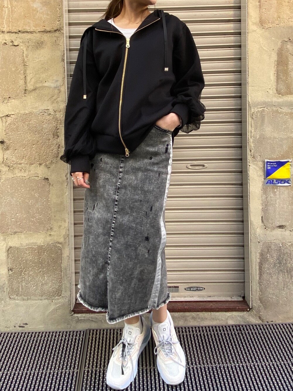 「タイトスカート、パーカー、チュール、春、春コーデ、B2nd、オトナカジュアル、surt、droitbello、b2nd新宿」｜「DROIT BELLOのDROIT BELLO（ドロイトベロ）チュールPK/パーカー（パーカー、ブラック系）」を使った、Ito Tomomiさん（レディース・160cm）の春コーディネートの1枚目の写真