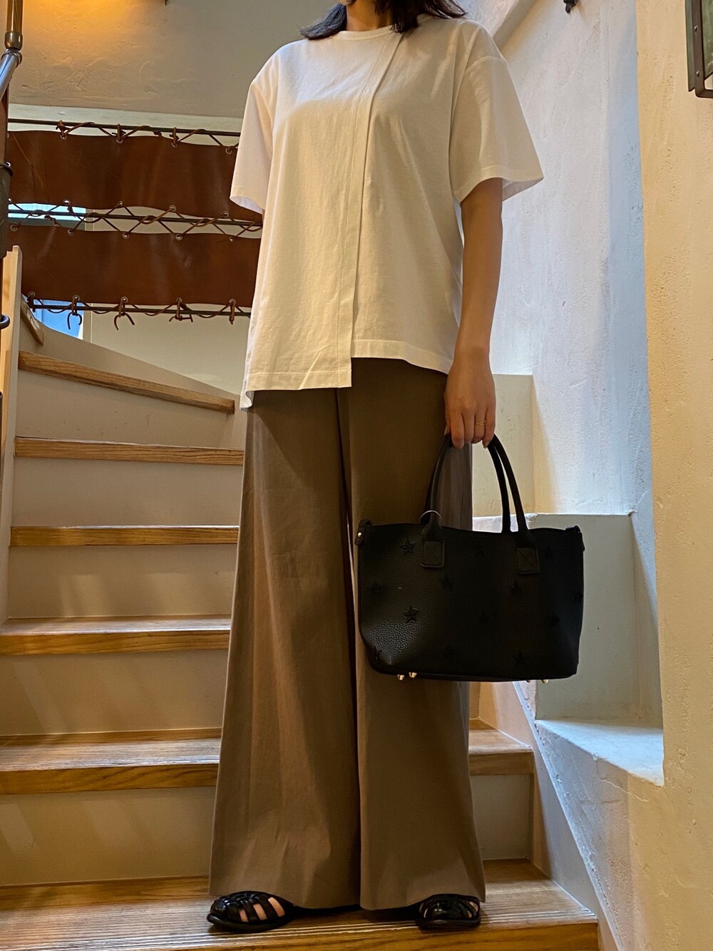 「droitbello、B2nd、休日スタイル、雨の日コーデ、パンツスタイル、シンプルコーデ、b2nd新宿、おうちファッション、おうちスタイル」｜「MunichのMunich（ミューニック）レイヤードＴシャツ（Tシャツ/カットソー、ホワイト系）」を使った、Ito Tomomiさん（レディース・160cm）の夏コーディネートの1枚目の写真