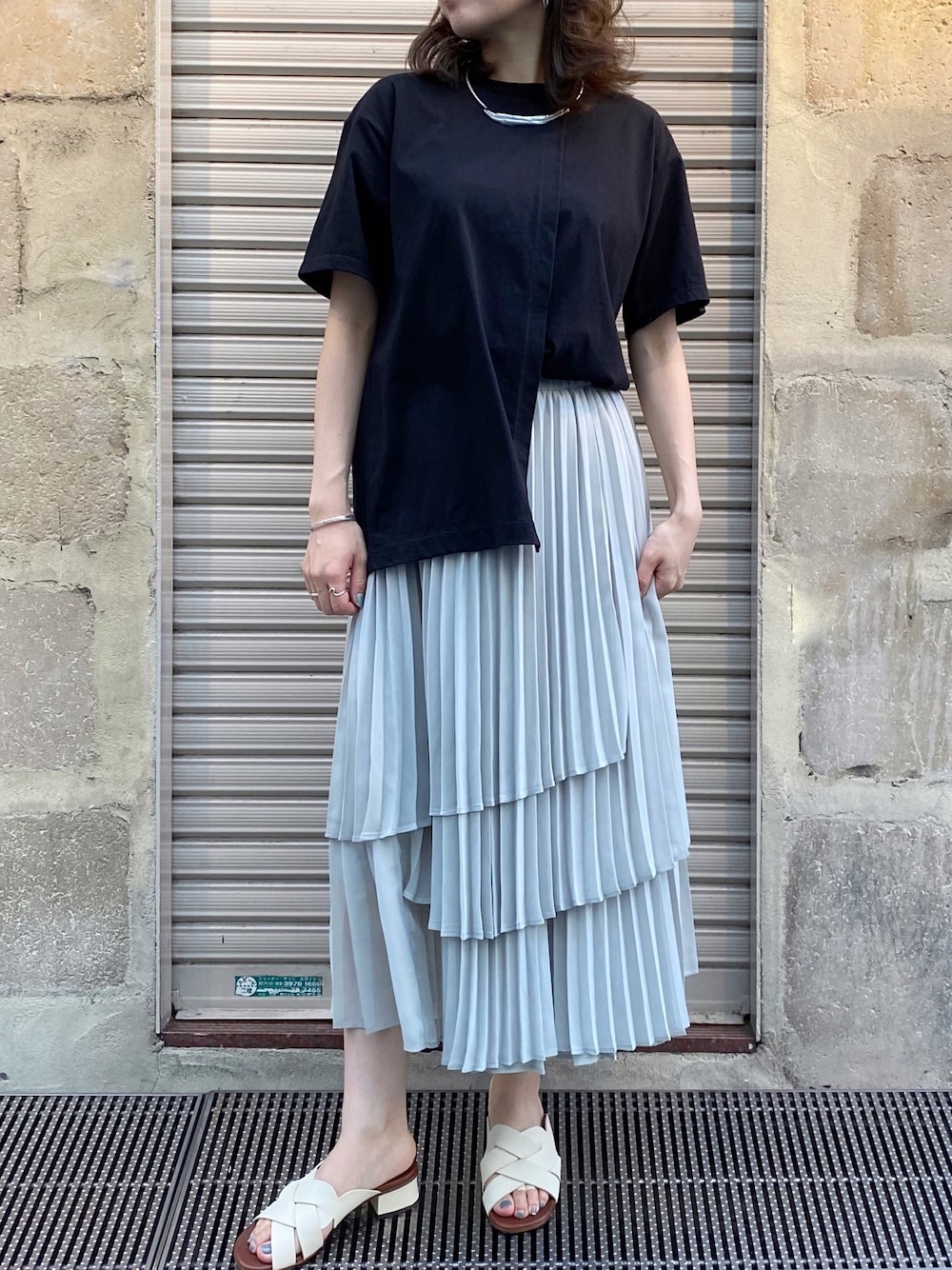 「Munich、B2nd、b2nd新宿、rekisami、スカート、オトナカジュアル、スカートスタイル、楽チンコーデ、休日スタイル」｜「REKISAMIのREKISAMI（レキサミ）プリーツレイヤードスカート（スカート、ベージュ系）」を使った、Ito Tomomiさん（レディース・160cm）の夏コーディネートの1枚目の写真