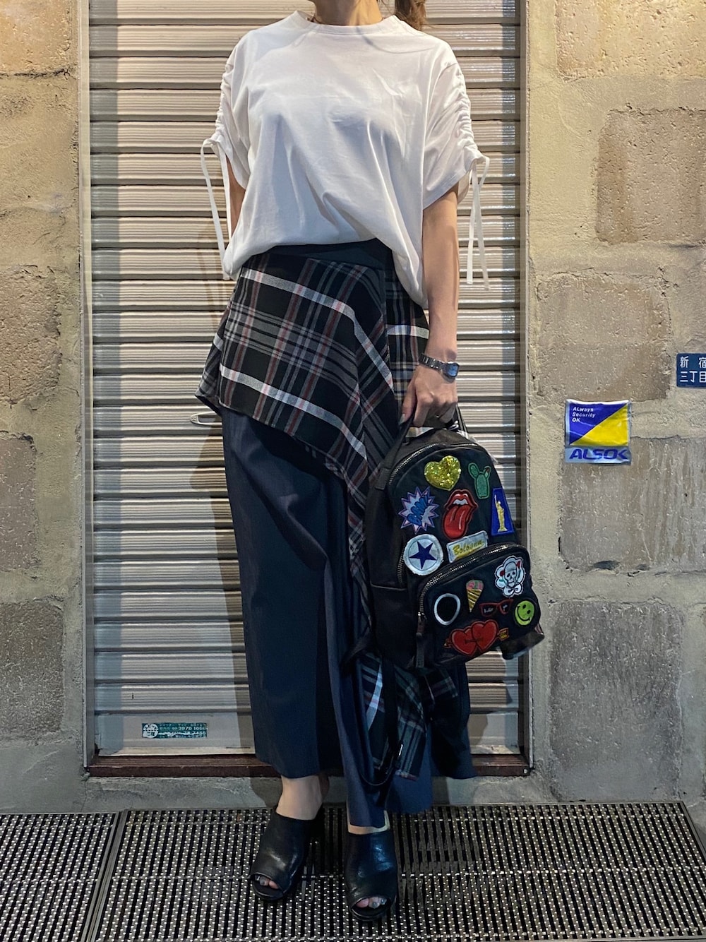 「EZUMI、B2nd、b2nd新宿、大人カジュアル、スカート、今日のコーデ、OFFICINE CREATIVE、カジュアルコーデ、楽チンコーデ、キレイめ」｜「EZUMiのEZUMi（エズミ）ショルダーシャーリングTシャツ/メーカー：YESS20CS02/US：4199201019-70（Tシャツ/カットソー、ホワイト系）」を使った、Ito Tomomiさん（レディース・160cm）の夏コーディネートの1枚目の写真