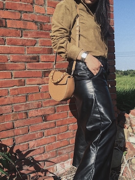 「Guess（ゲス）のアイテム（腕時計）」を使った、Yen Tzuさん（レディース・153cm）の秋コーディネート