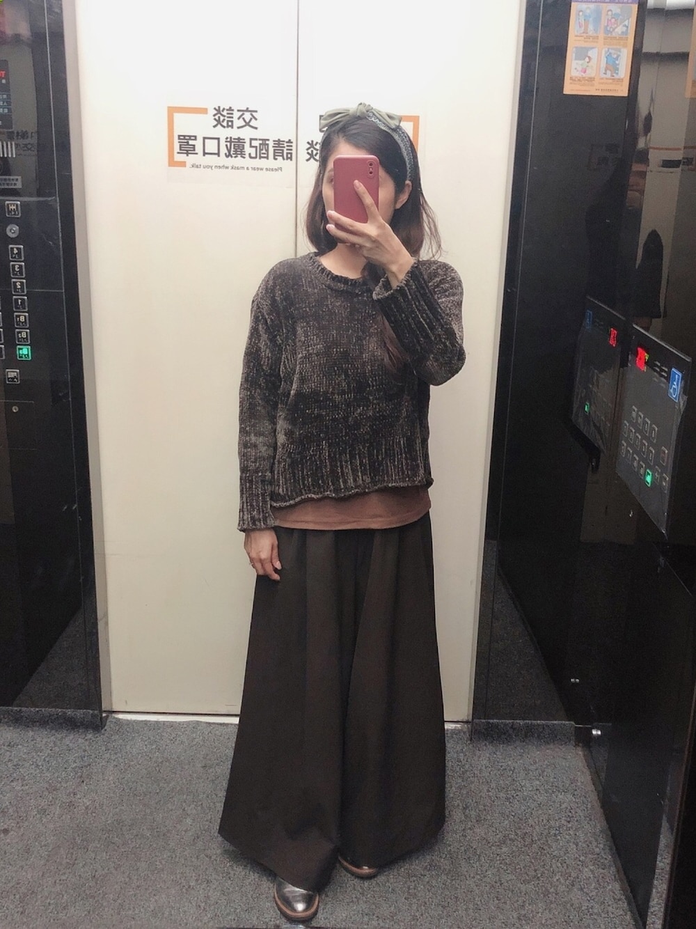 「INDEFEIRのアイテム（カーディガン/ボレロ、グリーン系）」を使った、chenmiffyさん（レディース・158cm）の冬コーディネートの1枚目の写真