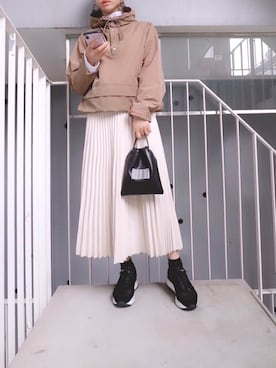 「ナイロンパーカー」｜「アイテム（アクセサリー）」を使った、meeaさん（レディース・161cm）の秋コーディネート