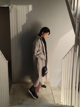 「スリットパンツ」｜「アイテム（シャツワンピース）」を使った、meeaさん（レディース・161cm）の冬コーディネート