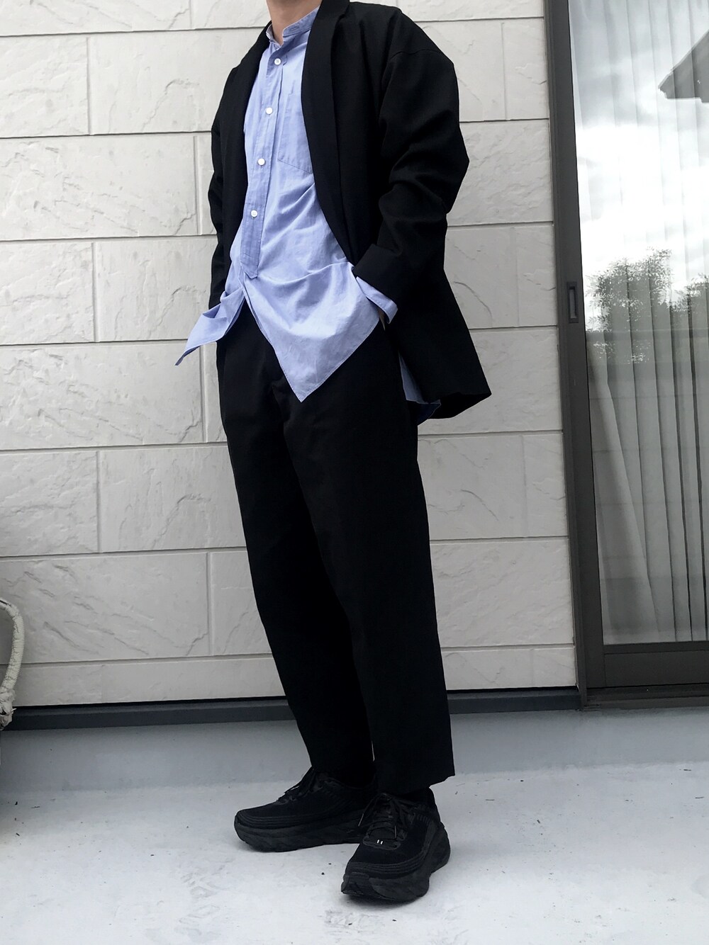 「ストリート服が好き、秋のコーデ、黒、ワイドパンツ、ストリート、黒コーデ、モード、シンプル」｜「lownnのアイテム（スラックス、ブラック系）」を使った、Yuukiさん（メンズ・175cm）の秋コーディネートの1枚目の写真