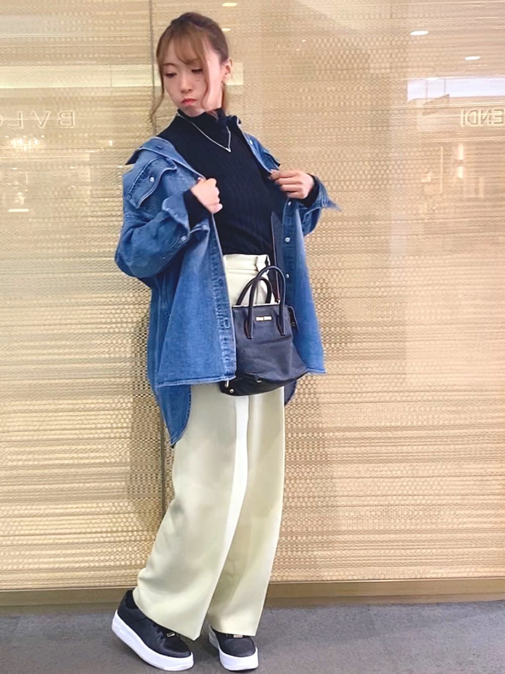 LOUIS VUITTONのネックレスを使った人気ファッション