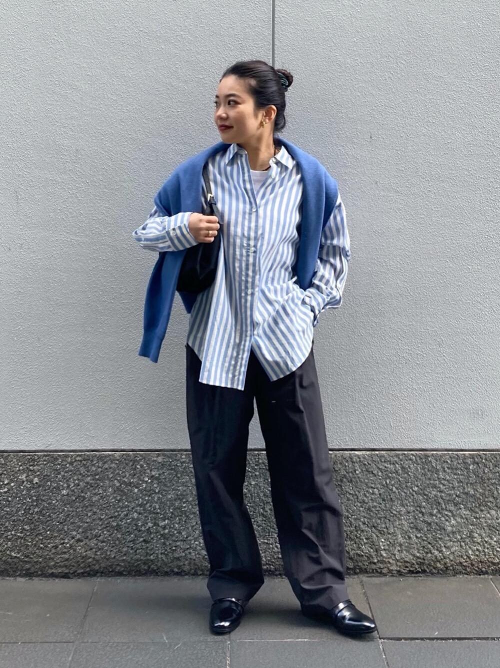 「カーディガン、リラックス、シャツ/ブラウス、RECOMMEND  ITEM STYLING、SPRING KNIT STYLE、SPRING SHIRTS STYLE、ベーシック/トラッド、ぱんつ」｜「BEAUTY&YOUTH UNITED ARROWSのBY サイドレースアップ シューズ（ドレスシューズ、ブラック系）」を使った、ayumiさん（レディース・153cm）の冬コーディネートの1枚目の写真