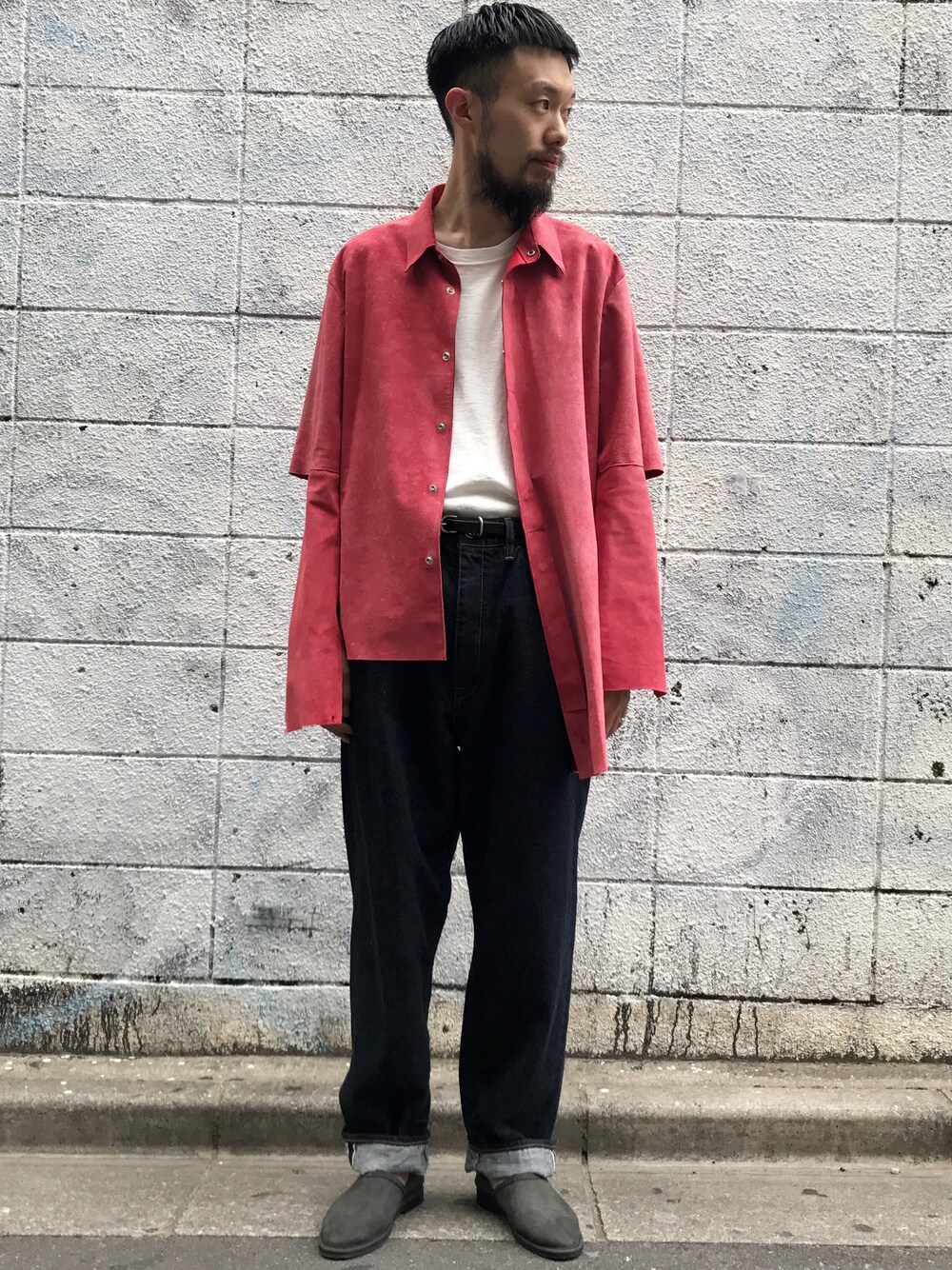 「bukht、吾亦紅、GARDEN TOKYO、Hender Scheme、petrucha」｜「WAのアイテム（ジャケット/アウター、レッド系）」を使った、河内 啓幸 さん（メンズ・174cm）の夏コーディネートの1枚目の写真