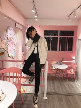 「COS（コス）のアイテム（ダウンジャケット/コート）」を使った、别人さん（レディース・174cm）の春コーディネート