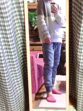 「GAP（ギャップ）のアイテム（ニット/セーター、グレー系）」を使った、ゆーだいさん（メンズ・167cm）の冬コーディネート