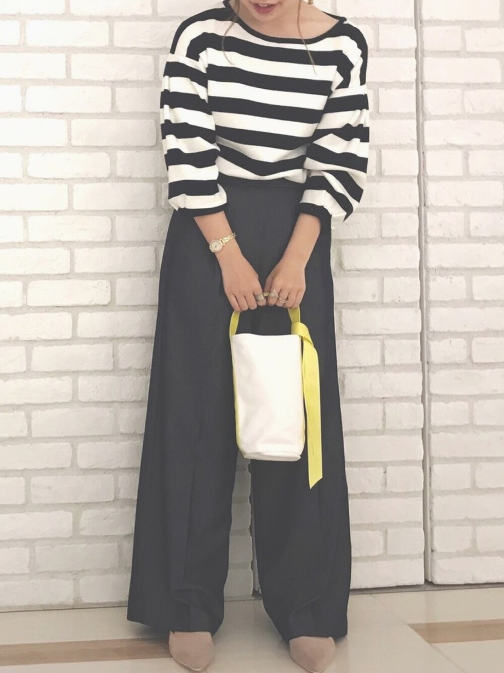 「春コーデ、マリンコーデ、休日スタイル、ボーダー、デニム、ワイドパンツ、キャスケット、Te chichi(Te chichi)」｜「Te chichiのバックフリルボリューム袖プルオーバー（ニット/セーター、ホワイト系）」を使った、AsukAさん（レディース・153cm）の春コーディネートの1枚目の写真