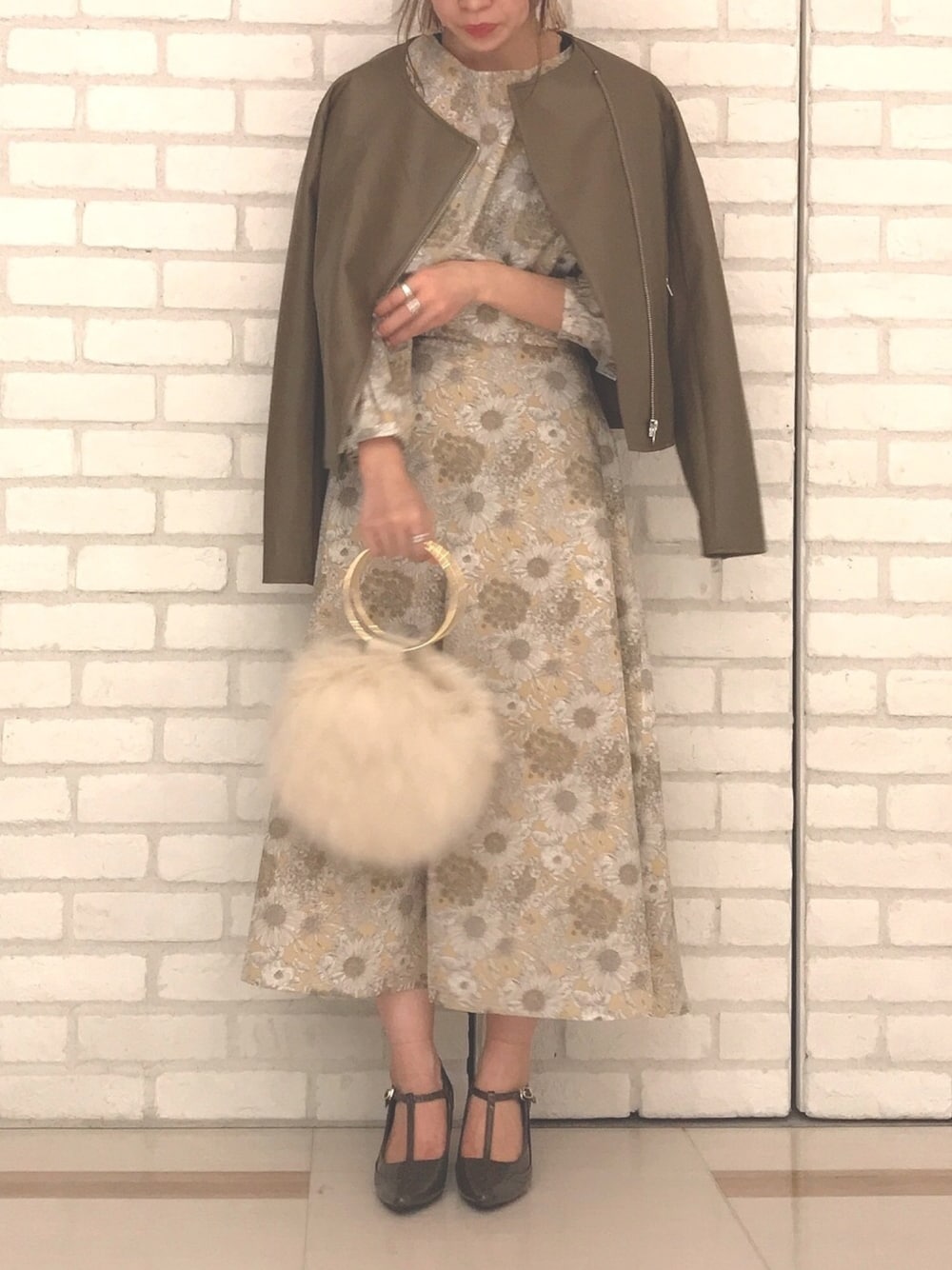 「秋冬コーデ、オトナ女子、低身長コーデ、ワントーンコーデ、ベージュ、セットアップ、花柄、ライダース、ファー小物、Techichi」｜「Te chichiのアイテム（ジャケット/アウター、ブラウン系）」を使った、AsukAさん（レディース・153cm）の秋コーディネートの1枚目の写真