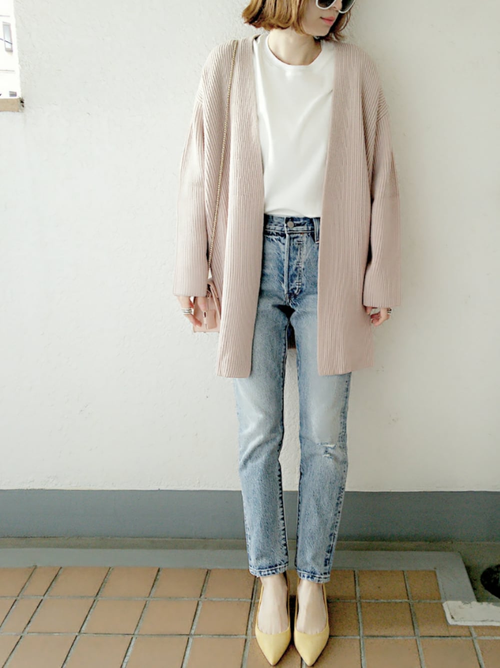 「コーディガン、ニットカーディガン、ロングTシャツ、501skinny、パンプス、春コーデ、きれいめカジュアル、オトナ女子、ピンク、スプリングSENSEOFPLACE」｜「Mila Owenのコクーンカーディガン（カーディガン/ボレロ、ベージュ系）」を使った、コマさんさん（レディース・154cm）の冬コーディネートの1枚目の写真