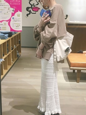 「レーススカート」｜「アイテム（PC・スマホグッズ/家電）」を使った、コマさんさん（レディース・154cm）の春コーディネート
