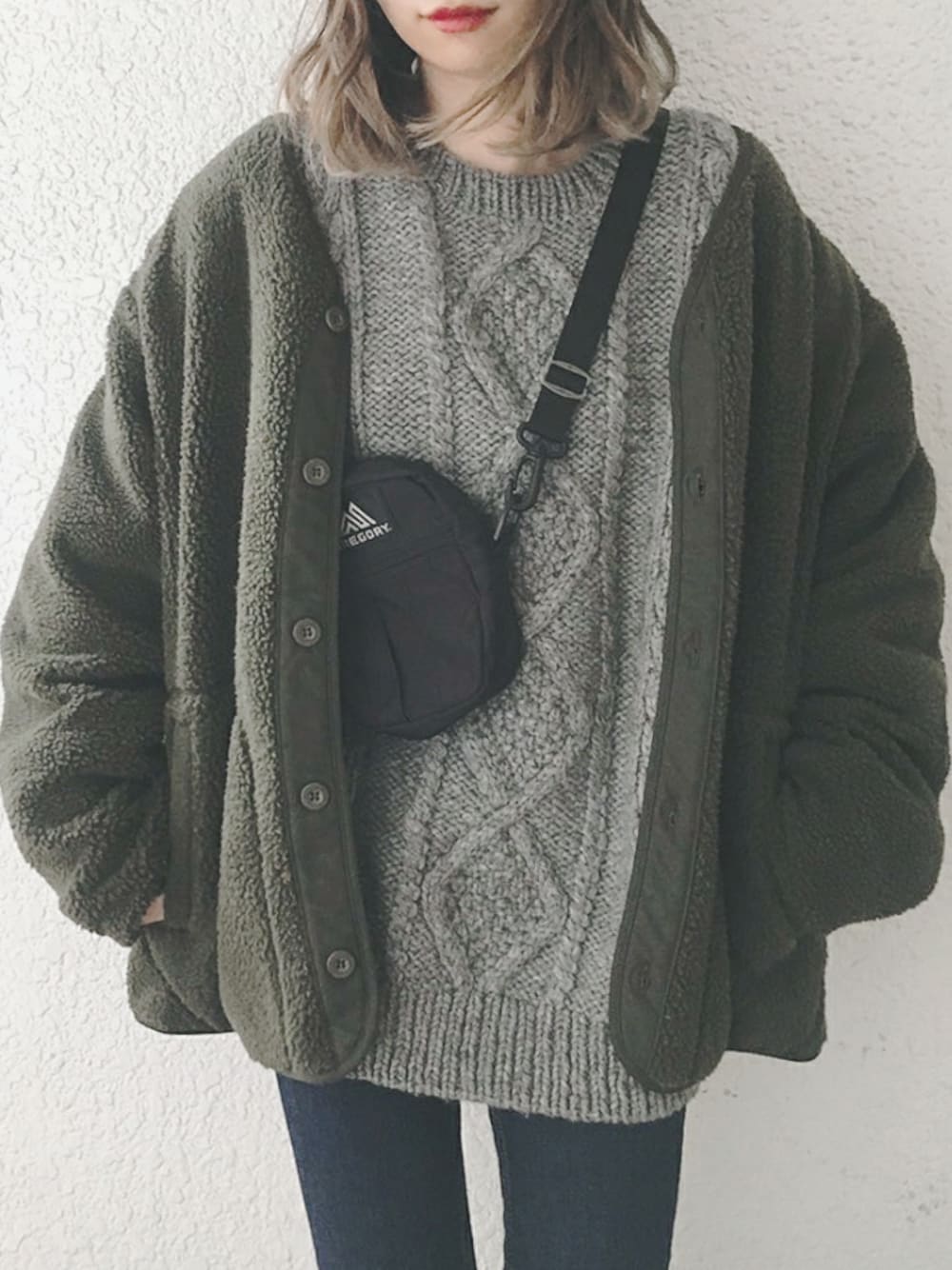 「ボア、ボアジャケット、ボアコート、ニット、ケーブルニット、VANS、カジュアル、シンプル、秋のコーデ、シンプルおしゃれが好き」｜「GUのアイテム（その他アウター、グリーン系）」を使った、コマさんさん（レディース・154cm）の秋コーディネートの1枚目の写真